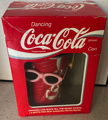 02664-1 € 15,00 coca cola dansend blikje roze bril.jpeg